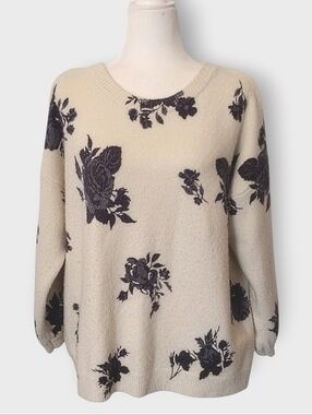 Chelsea & Theodore Cream And Blue Floral Sweater Size Medium